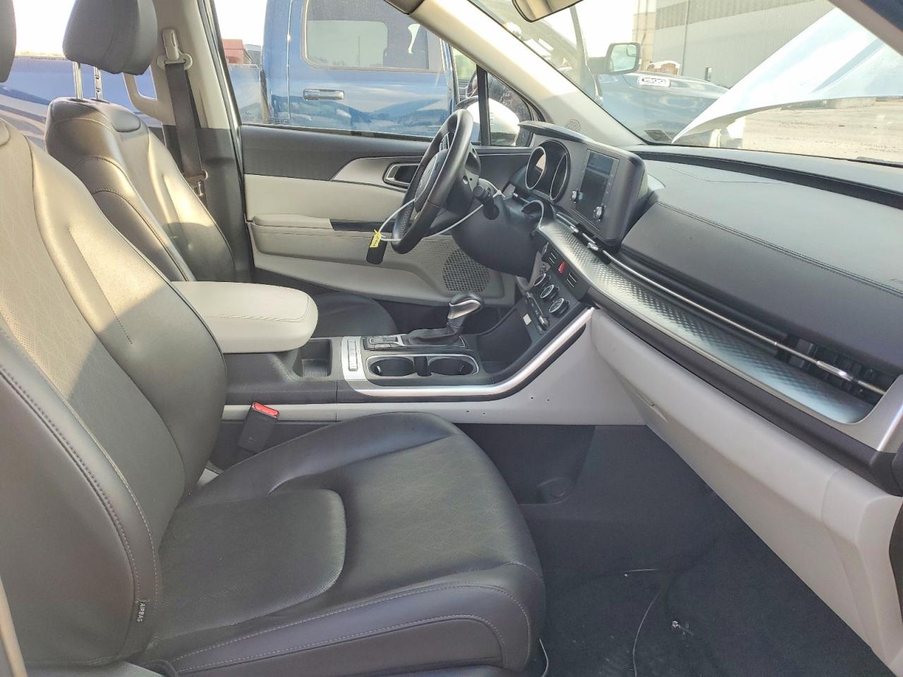 2024 Kia Carnival Lx White vin: KNDNB4H36R6445018
