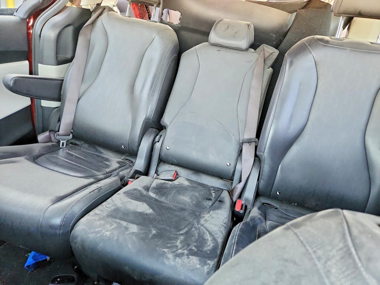 2023 Kia Carnival Lx Red vin: KNDNB4H3XP6234787