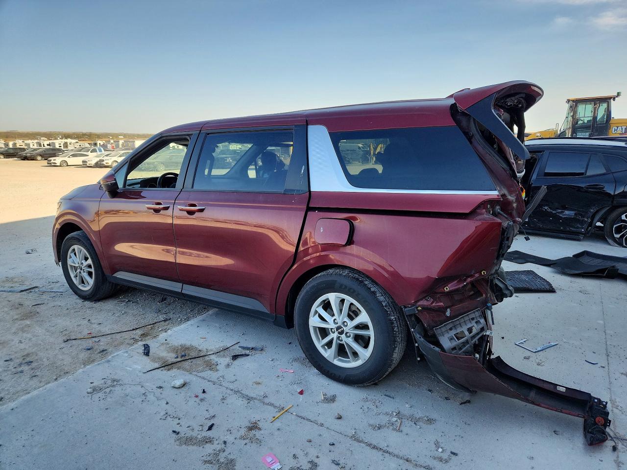 2023 Kia Carnival Lx Red vin: KNDNB4H3XP6234787