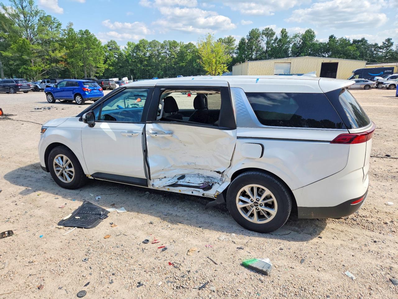 2023 Kia Carnival Lx White vin: KNDNB4H3XP6254716