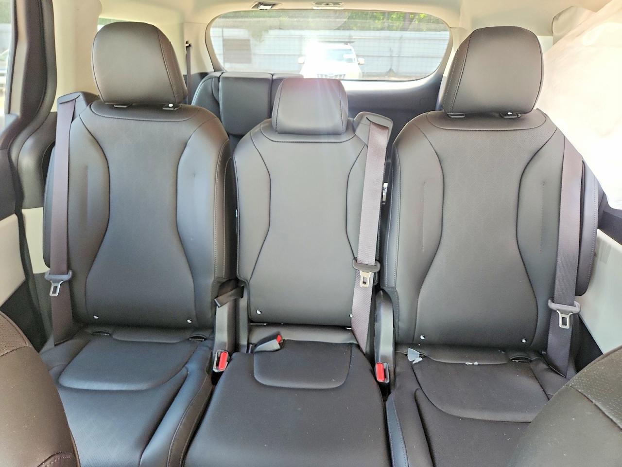 2023 Kia Carnival Lx White vin: KNDNB4H3XP6254716
