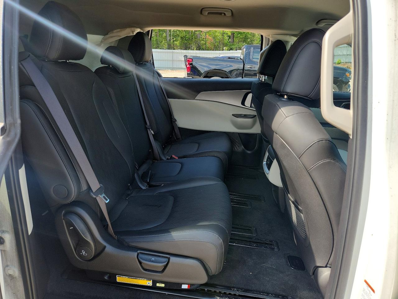 2023 Kia Carnival Lx White vin: KNDNB4H3XP6254716