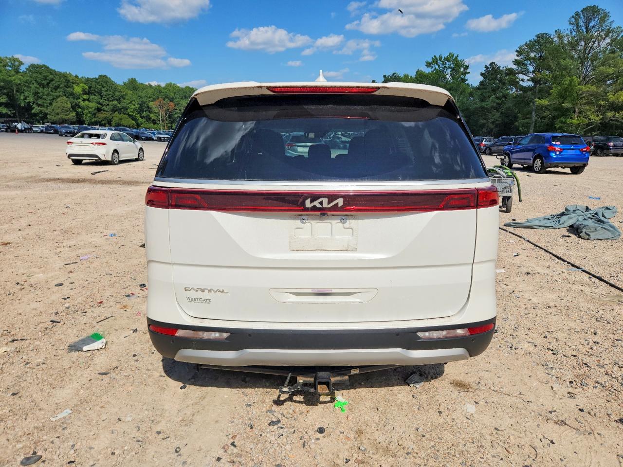 2023 Kia Carnival Lx White vin: KNDNB4H3XP6254716