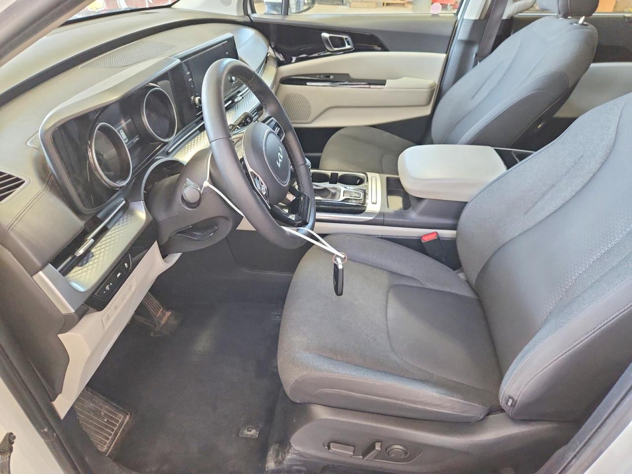 2024 Kia Carnival Lx Белый vin: KNDNB5H38R6324058