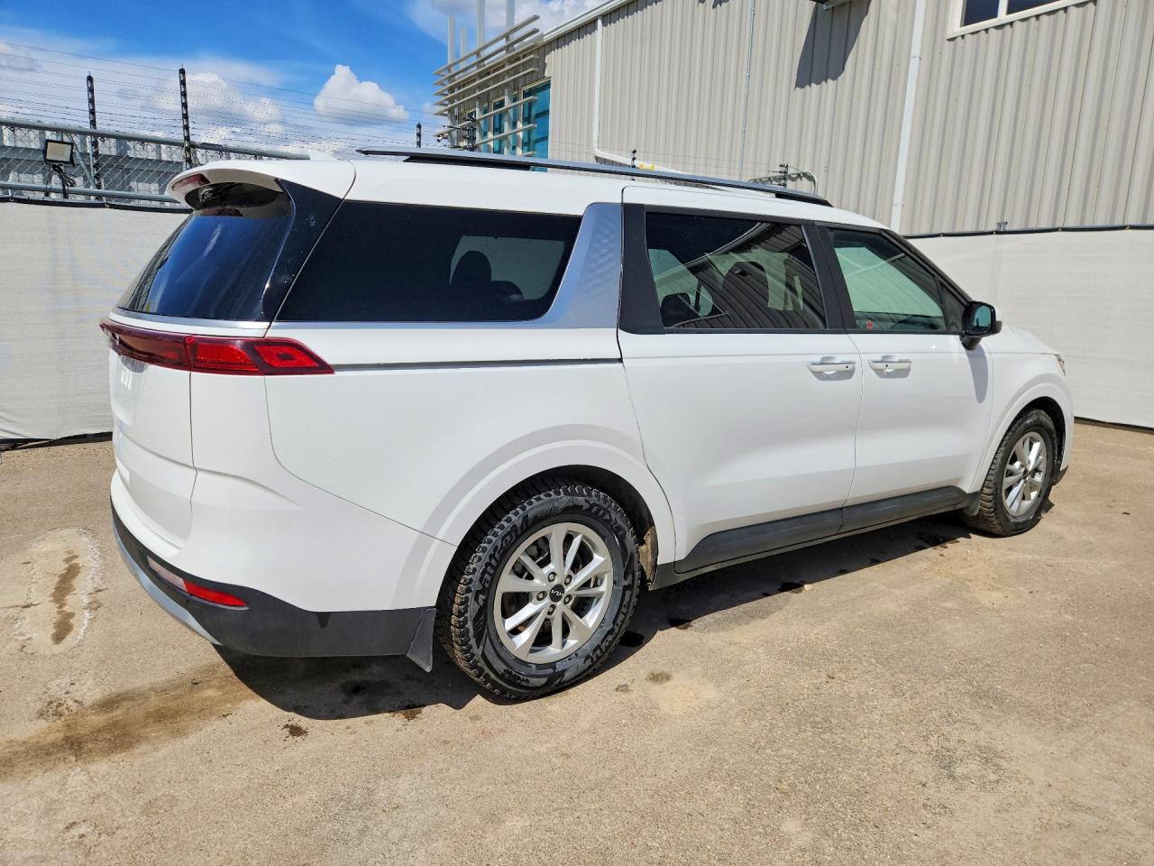 2024 Kia Carnival Lx Белый vin: KNDNB5H38R6324058