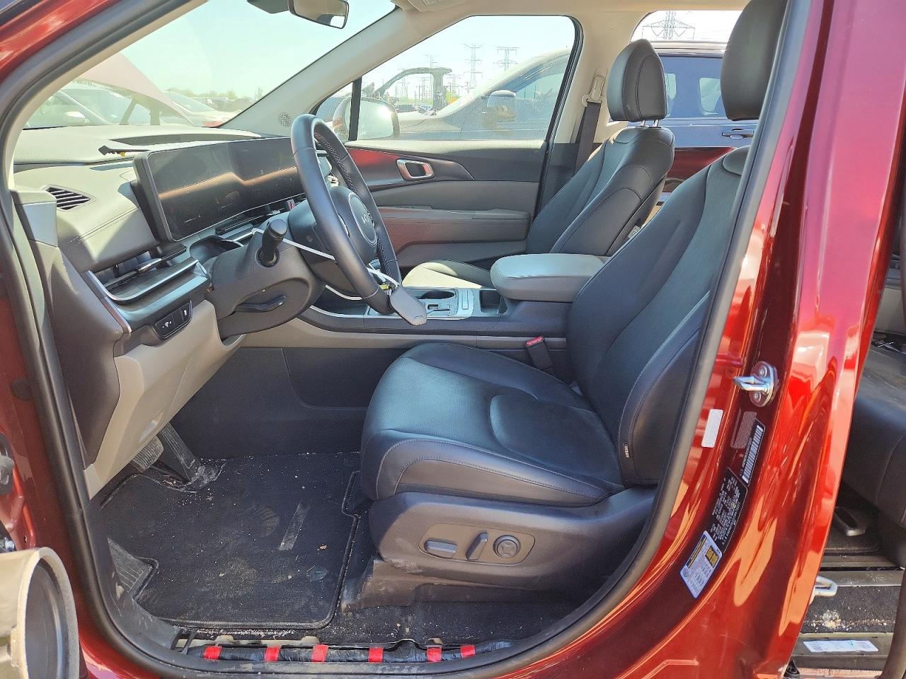 2025 Kia Carnival Lxs Red vin: KNDNB5K35S6473221