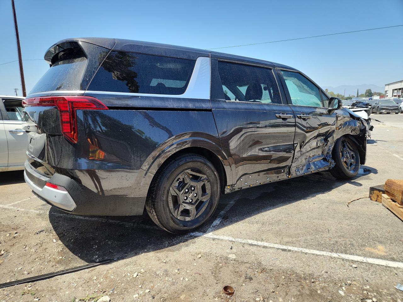 2026 Kia Carnival Lxs Black vin: KNDNB5K37T6599193 Damage: Right Sliding Door, Dent(S) W/ Paint Dmg, > 12 Inches