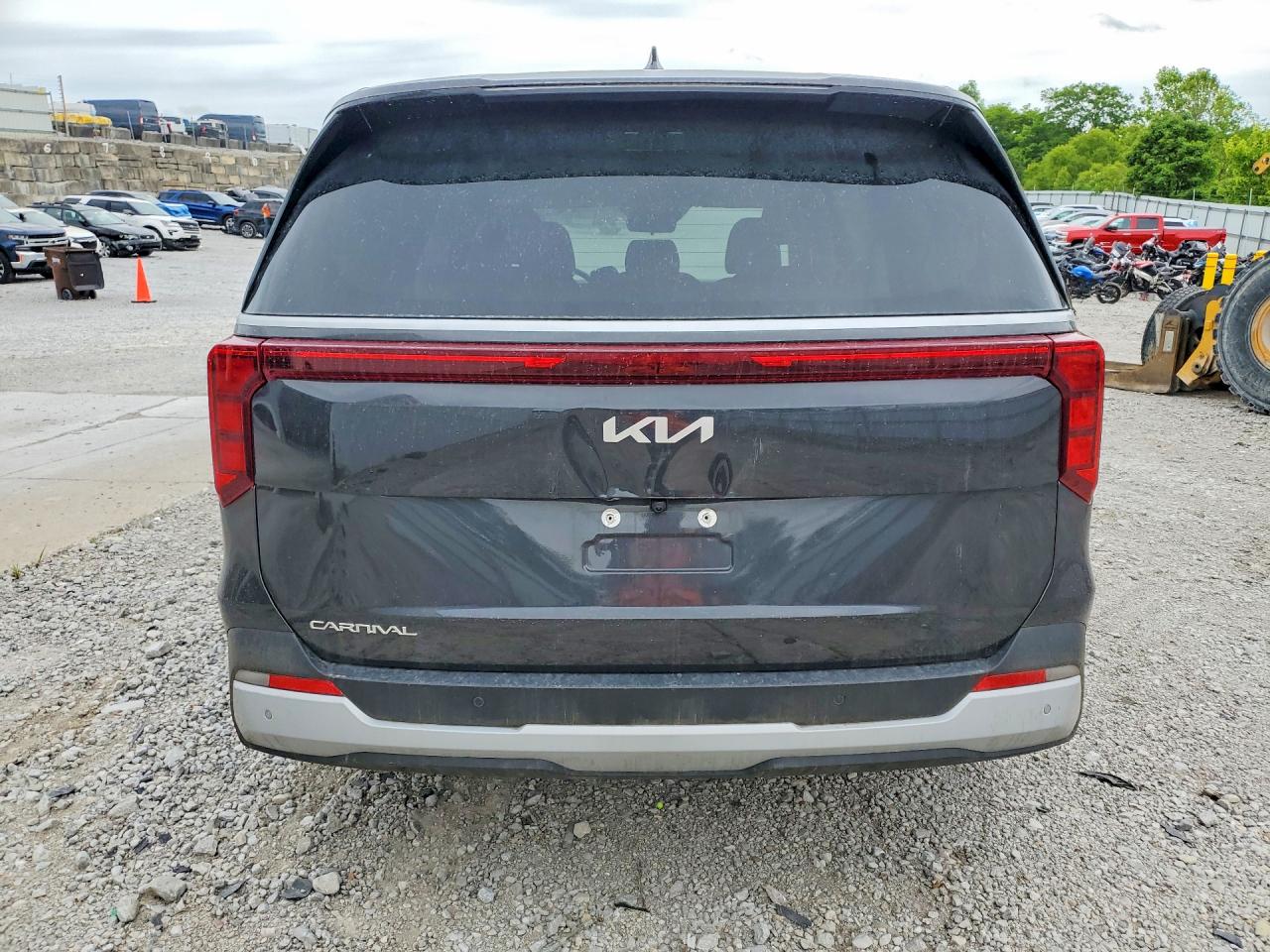 2026 Kia Carnival Lxs Gray vin: KNDNB5K37T6600553