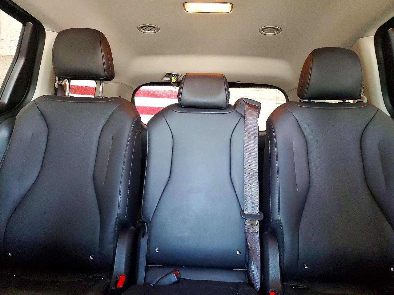 2026 Kia Carnival Lxs Gray vin: KNDNB5K37T6600553