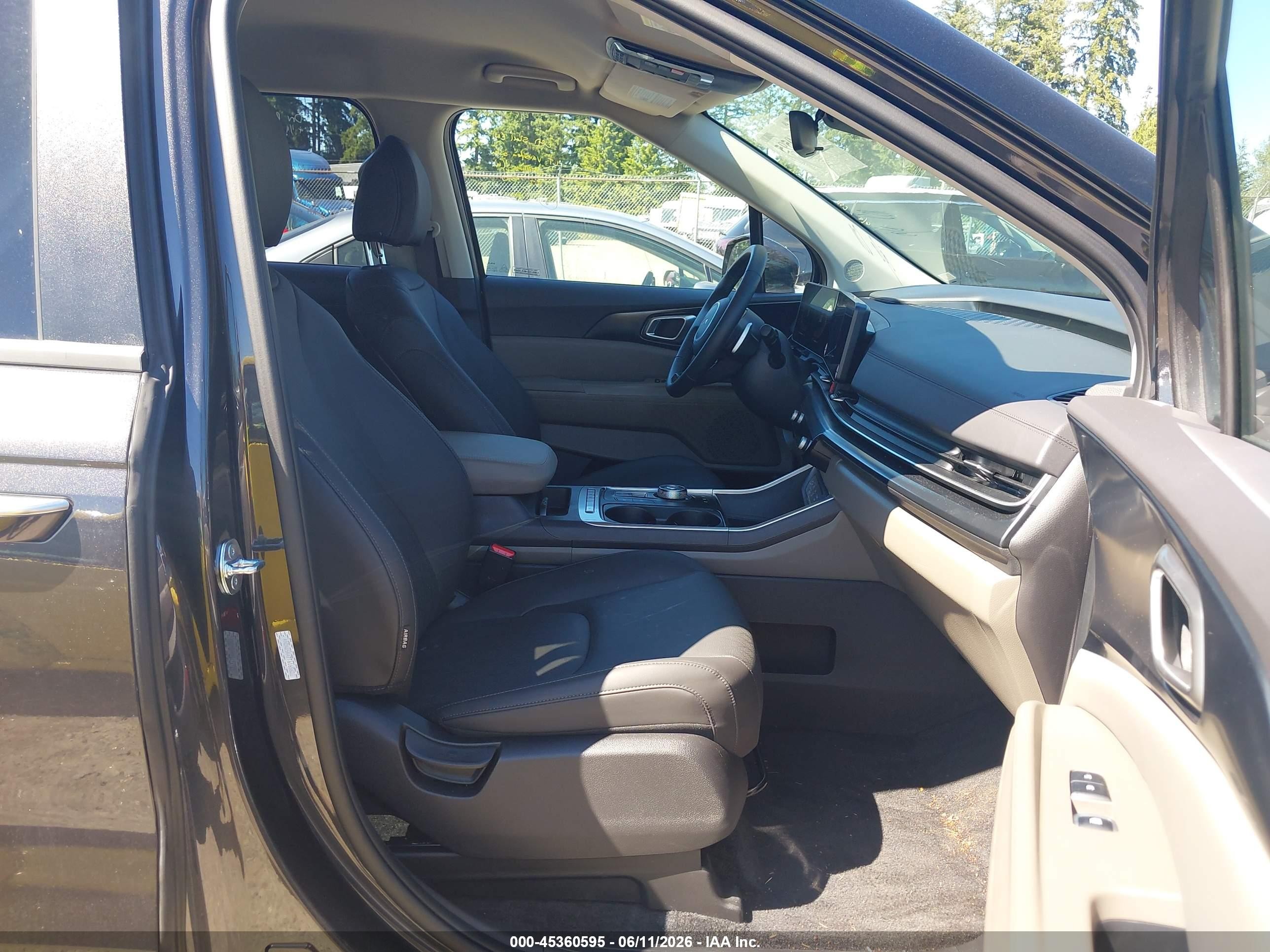 2026 Kia Carnival Mpv Hybrid Lxs Gray vin: KNDNB5KA7T6165628