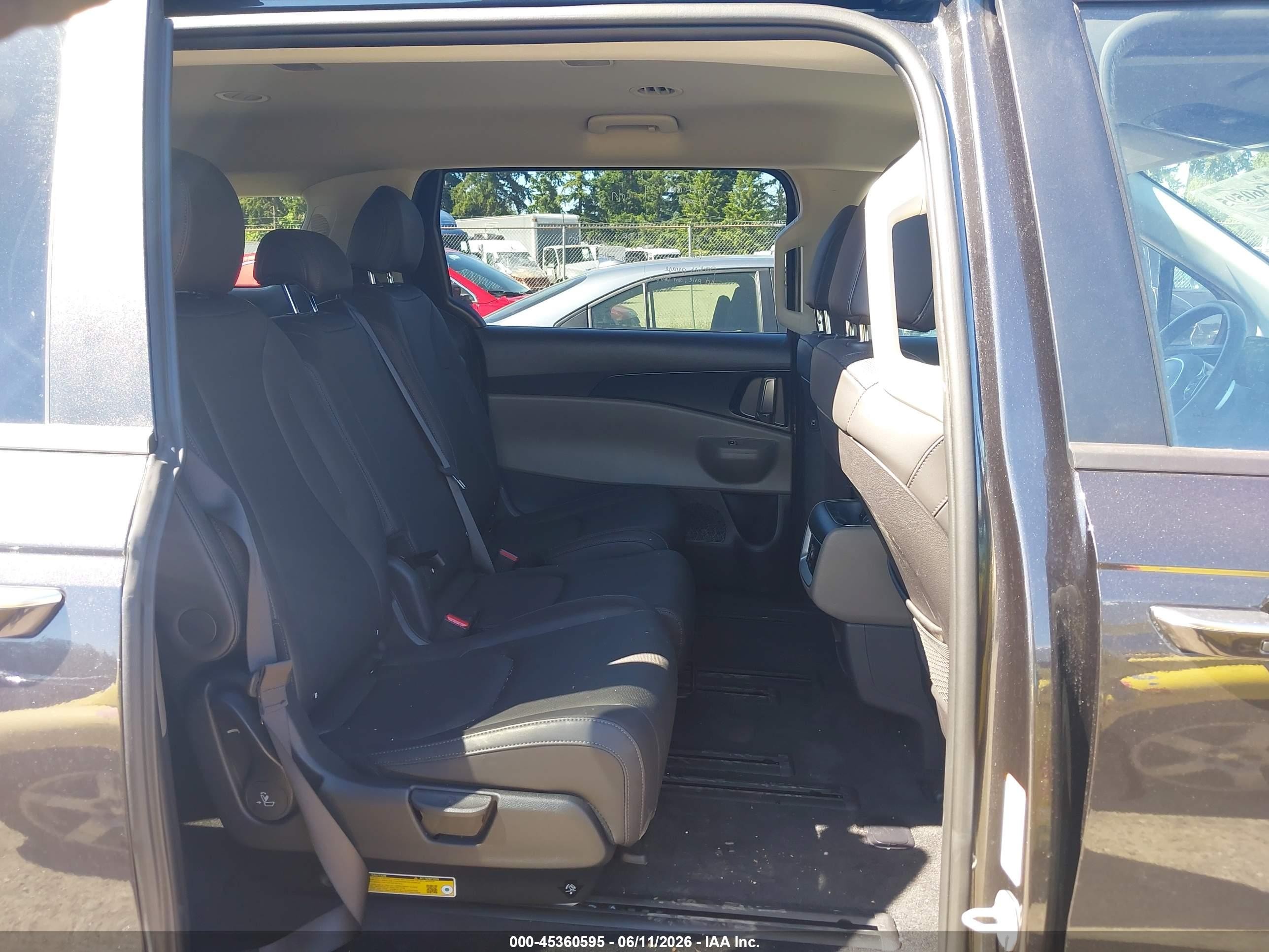 2026 Kia Carnival Mpv Hybrid Lxs Gray vin: KNDNB5KA7T6165628