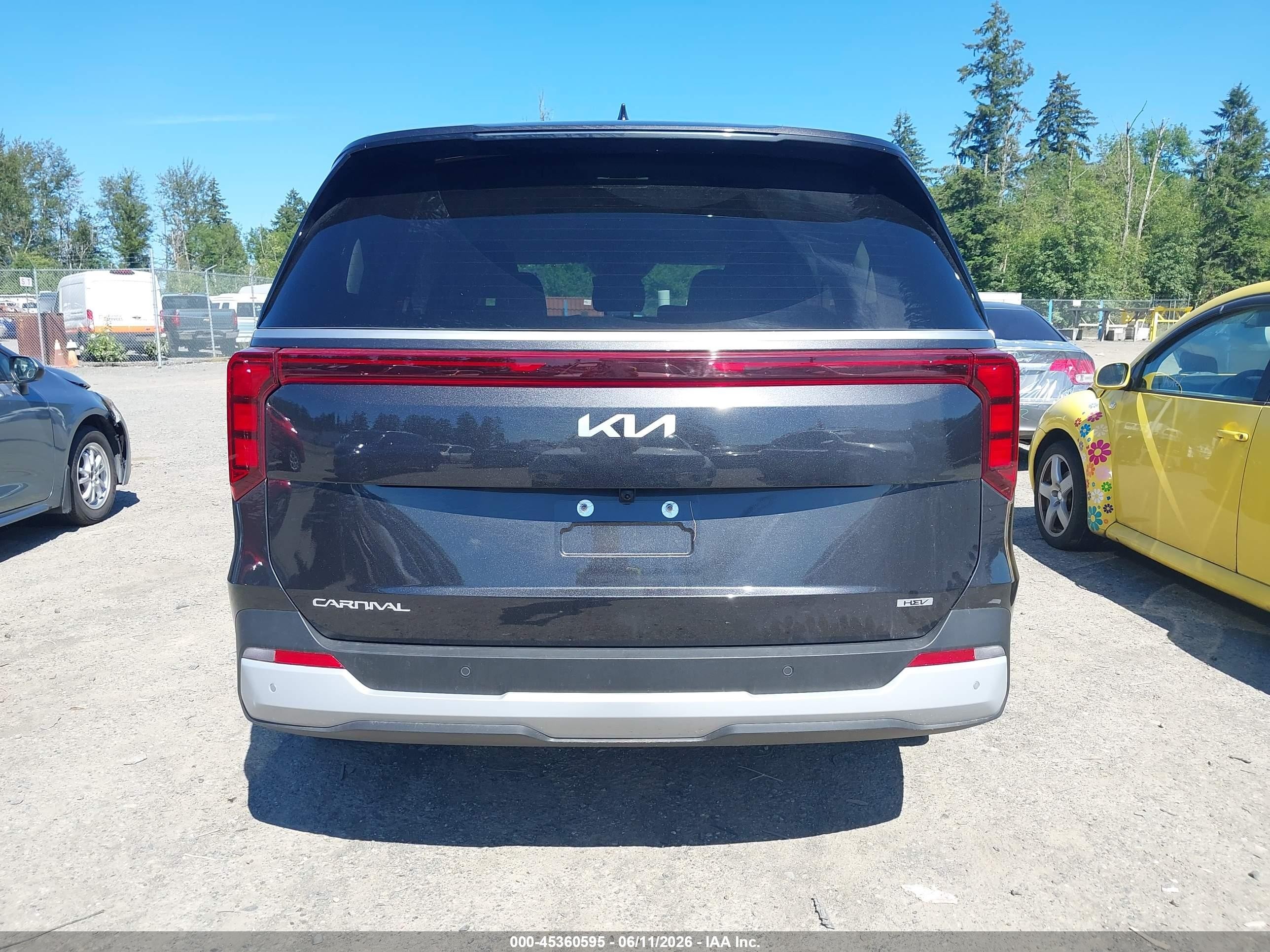 2026 Kia Carnival Mpv Hybrid Lxs Gray vin: KNDNB5KA7T6165628
