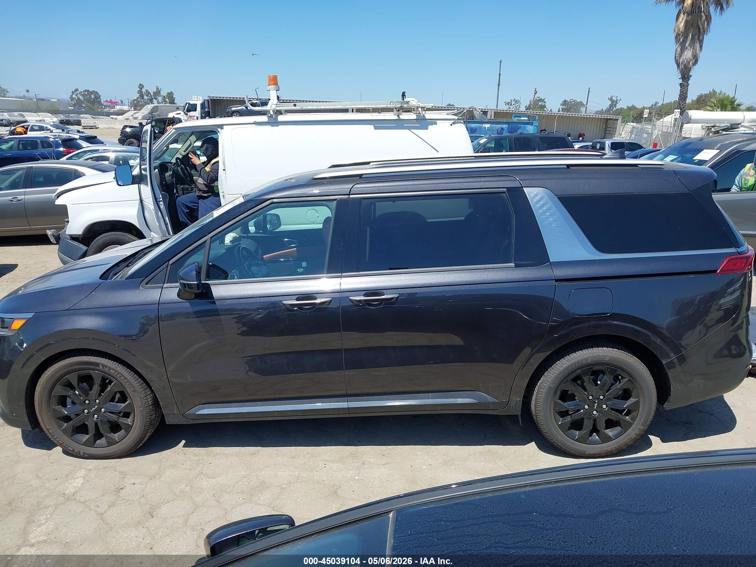 2024 Kia Carnival Mpv Sx Черный vin: KNDNE5H37R6402479