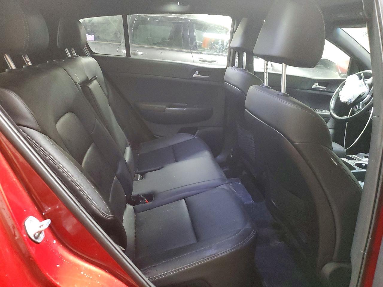 2022 Kia Sportage Nightfall Red vin: KNDP63AC2N7011393