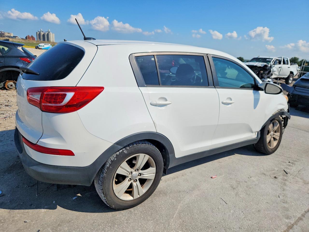 2013 Kia Sportage Lx White vin: KNDPB3A25D7440755