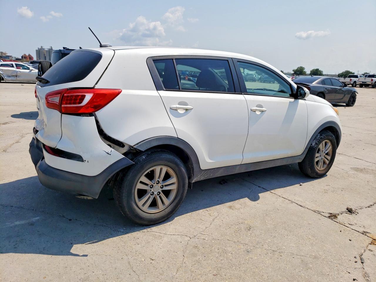 2011 Kia Sportage Lx White vin: KNDPB3A29B7022082