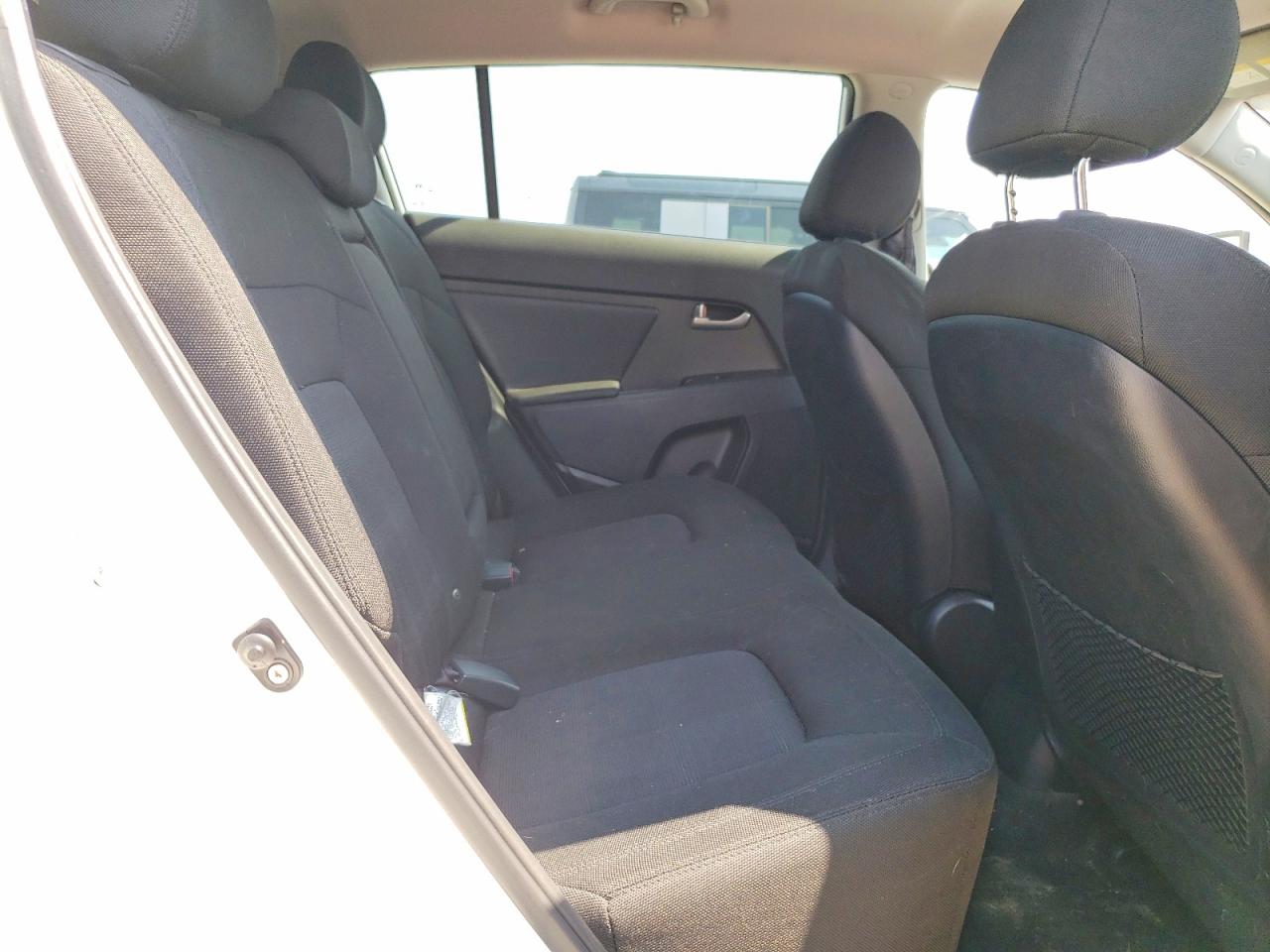 2011 Kia Sportage Lx White vin: KNDPB3A29B7022082