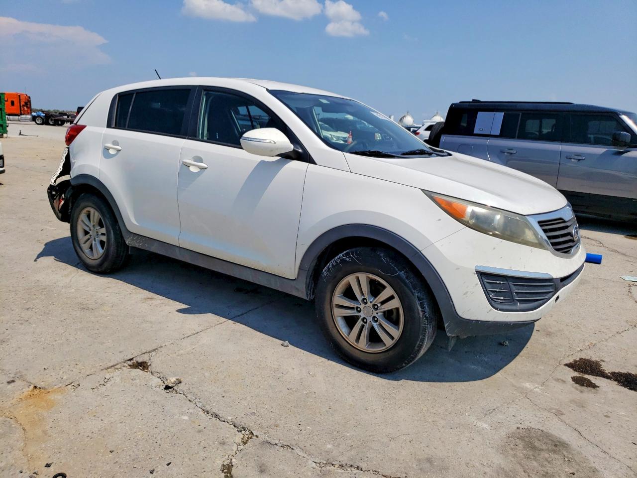 2011 Kia Sportage Lx White vin: KNDPB3A29B7022082