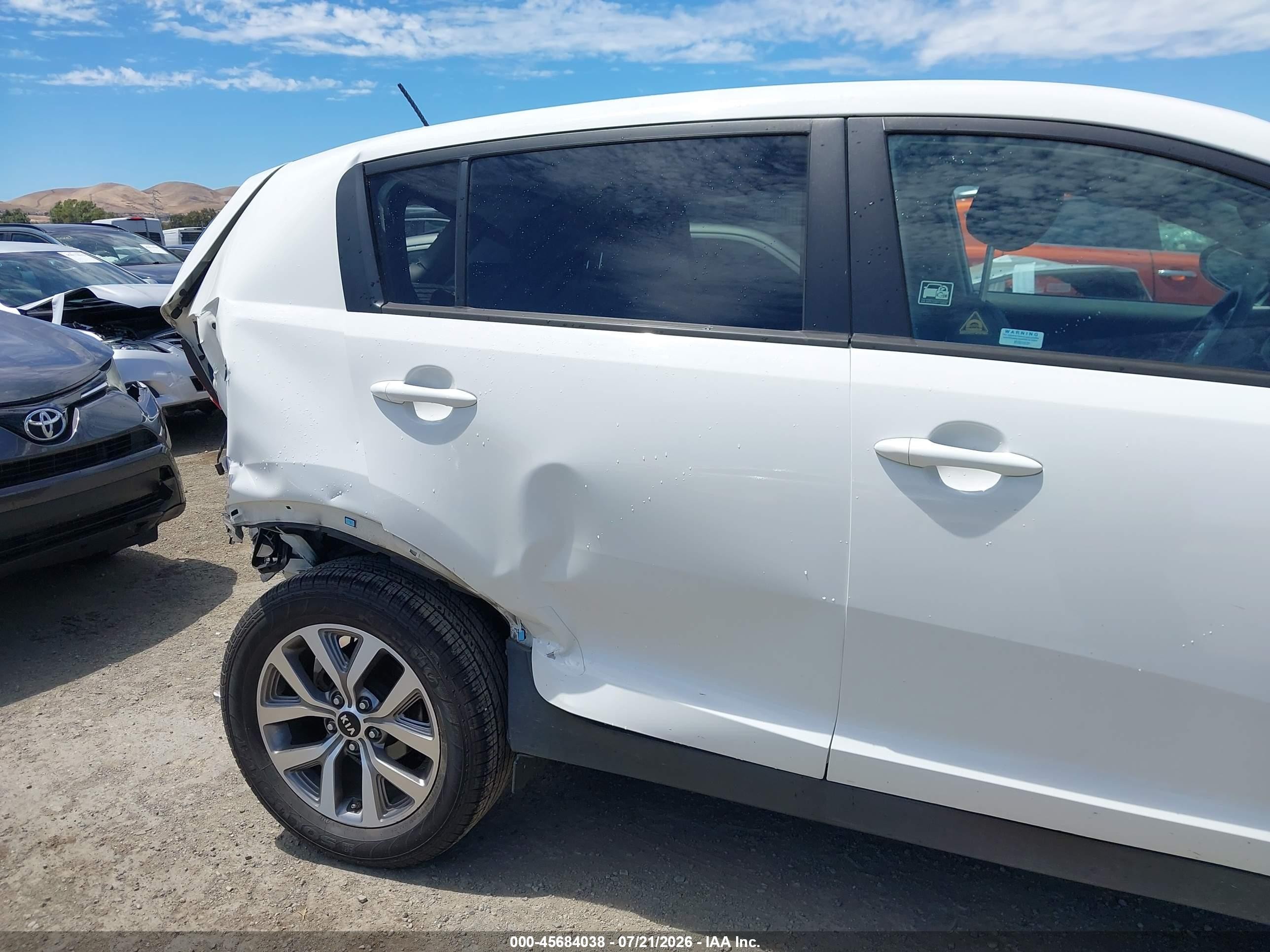 2015 Kia Sportage Lx Белый vin: KNDPB3AC0F7691520