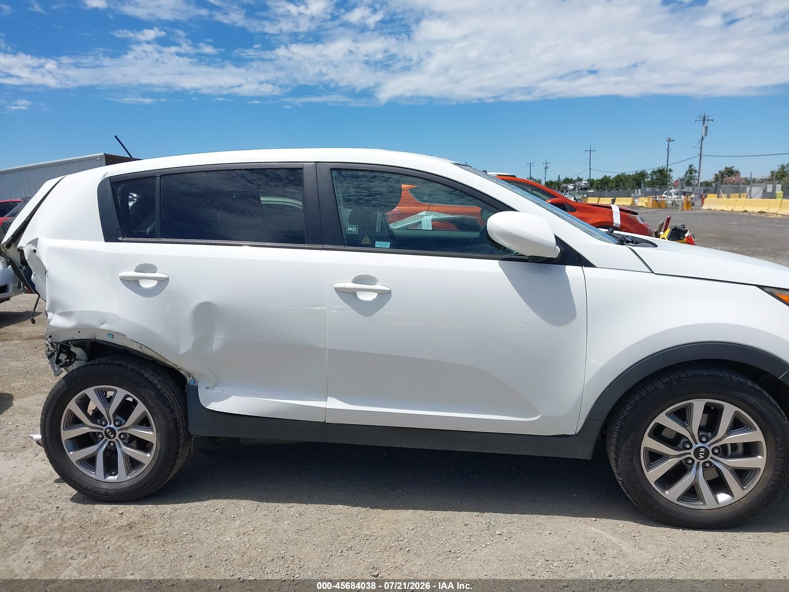 2015 Kia Sportage Lx Белый vin: KNDPB3AC0F7691520