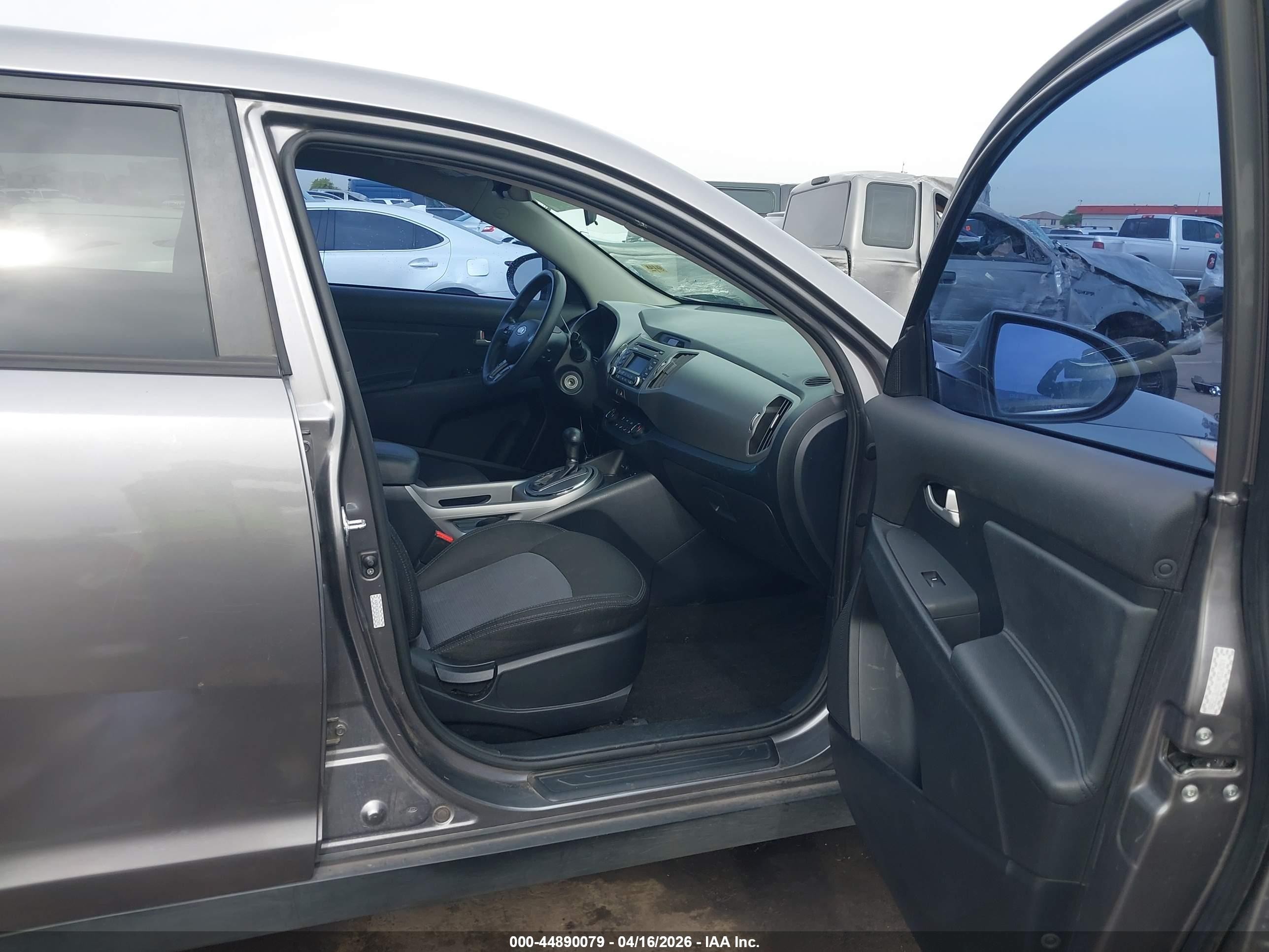 2016 Kia Sportage Lx Gray vin: KNDPB3AC0G7872585