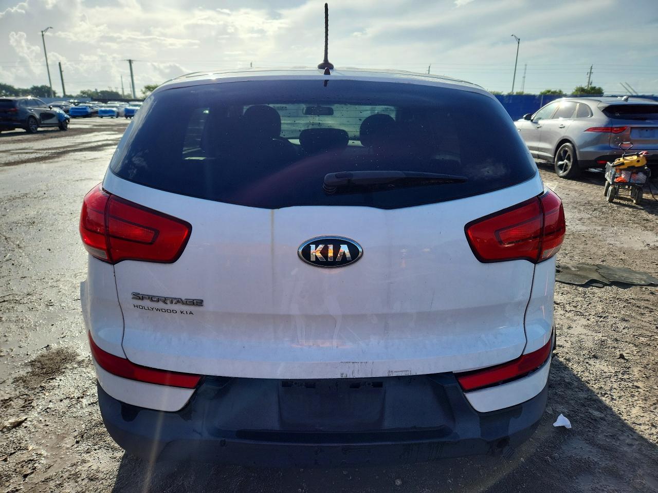 2015 Kia Sportage Lx White vin: KNDPB3AC1F7759372