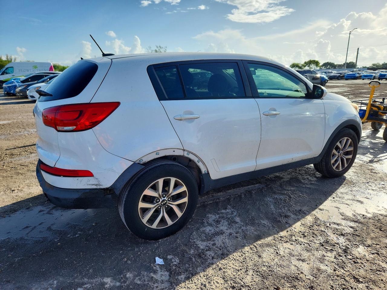 2015 Kia Sportage Lx White vin: KNDPB3AC1F7759372