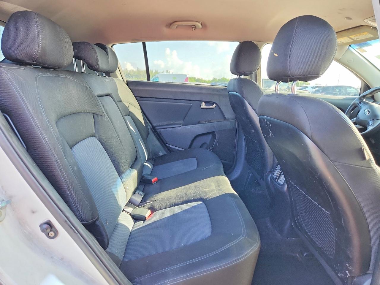 2015 Kia Sportage Lx White vin: KNDPB3AC1F7759372