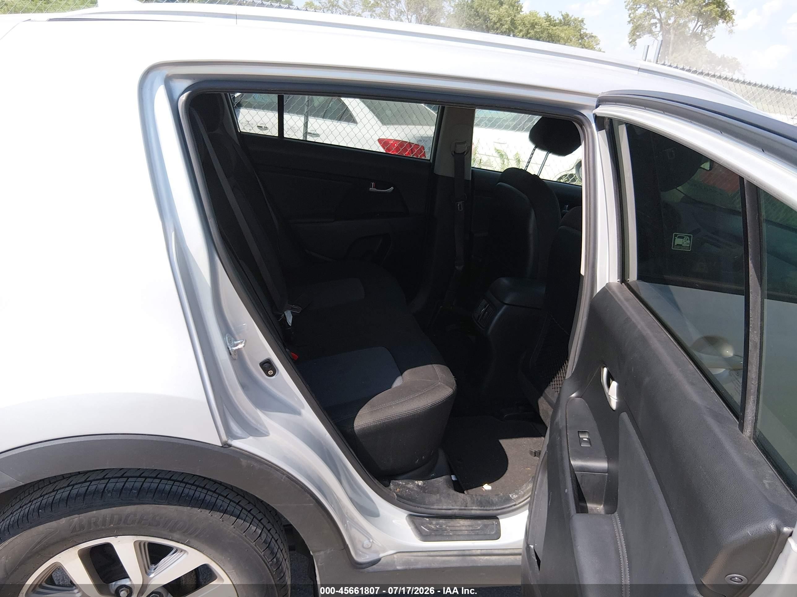 2014 Kia Sportage Lx Silver vin: KNDPB3AC3E7557793