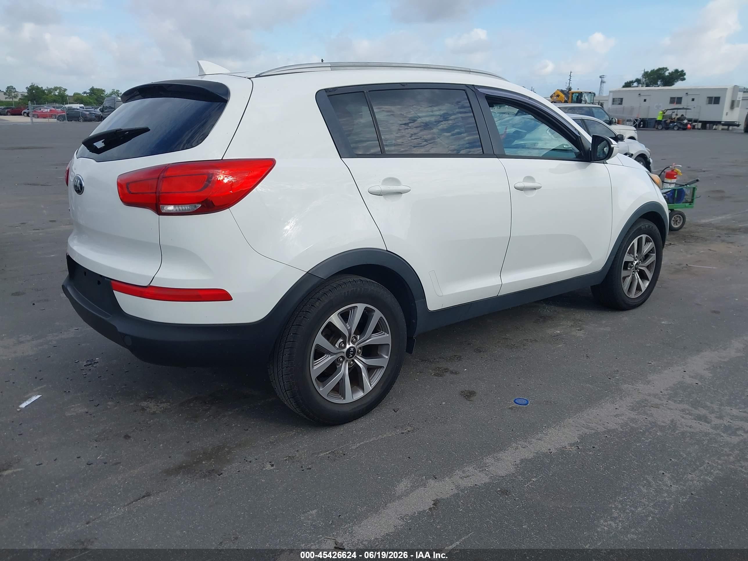 2015 Kia Sportage Lx White vin: KNDPB3AC3F7787447