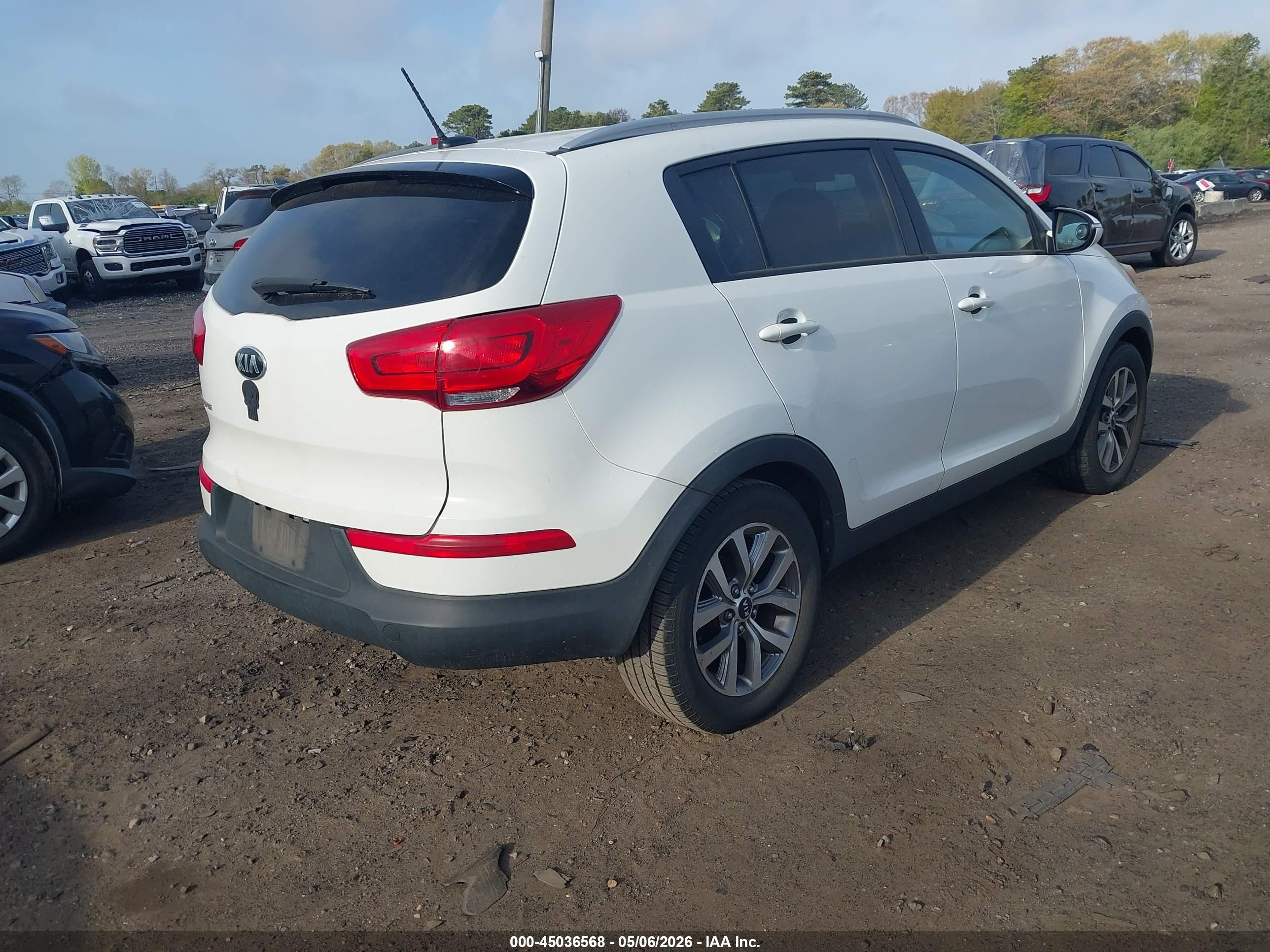 2015 Kia Sportage Lx White vin: KNDPB3AC6F7781397