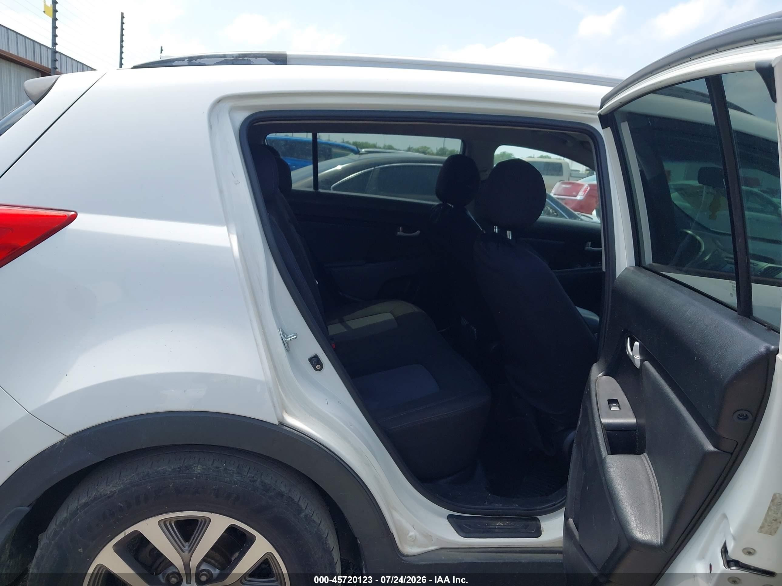 2014 Kia Sportage Lx White vin: KNDPB3AC7E7566321