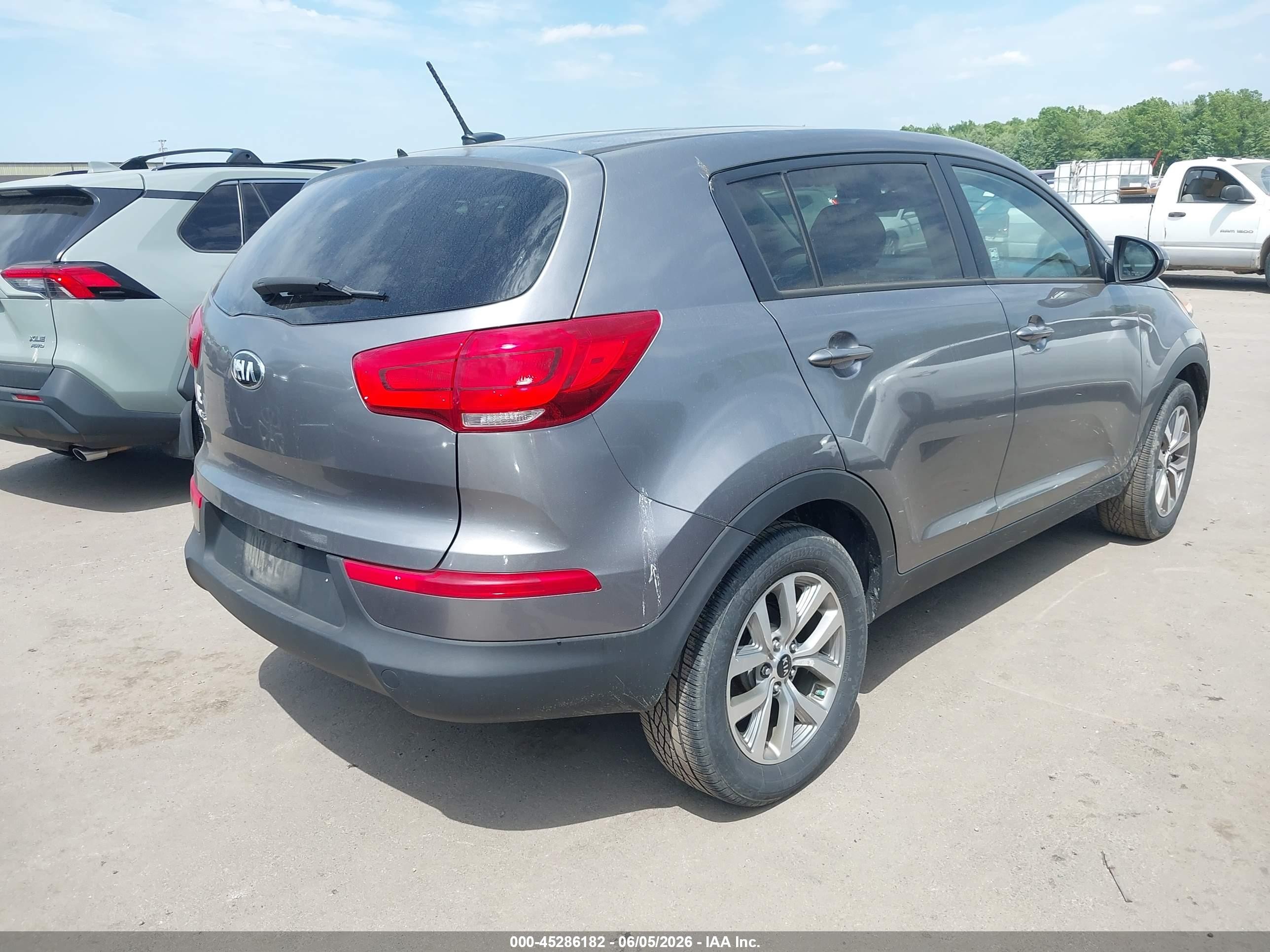 2016 Kia Sportage Lx Серый vin: KNDPB3AC8G7844890