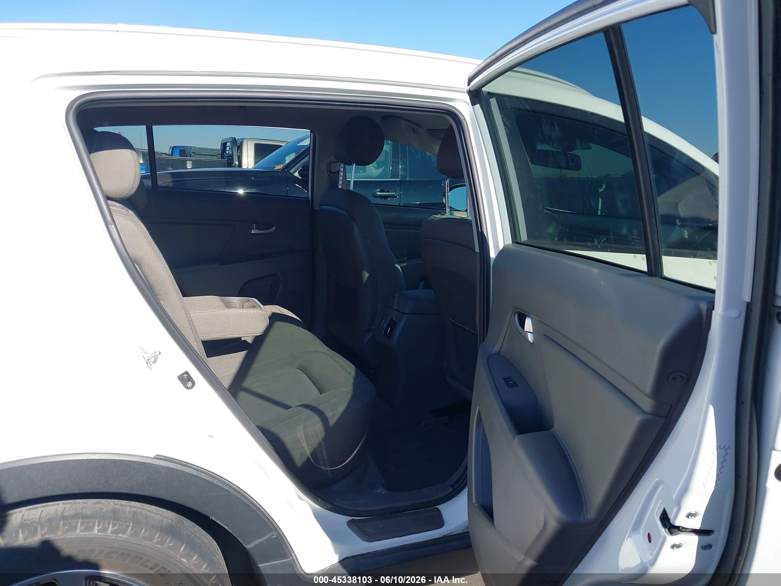 2015 Kia Sportage Lx Белый vin: KNDPB3AC9F7767249