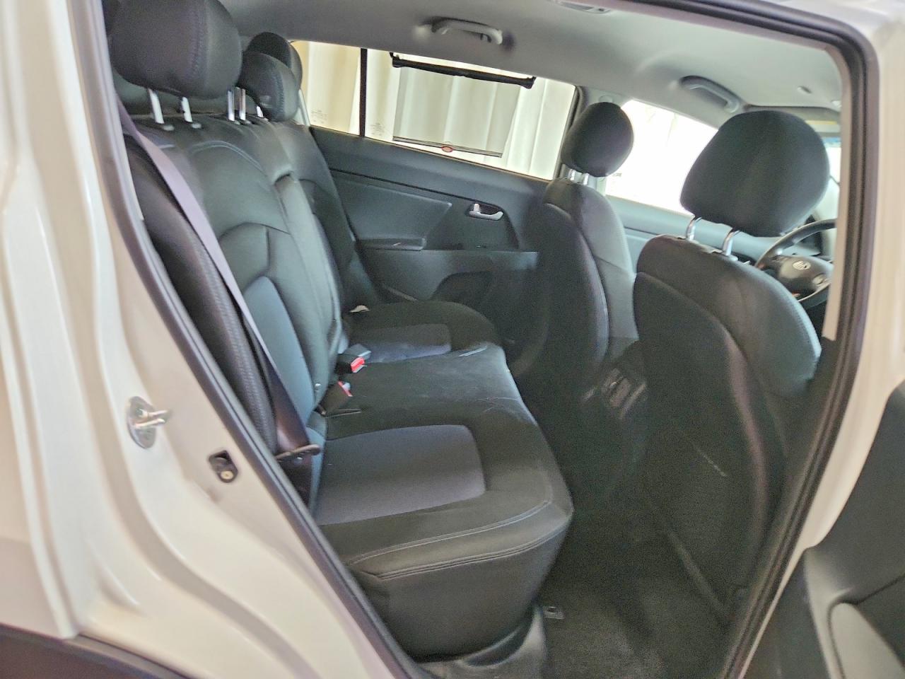 2015 Kia Sportage Lx White vin: KNDPB3AC9F7789784