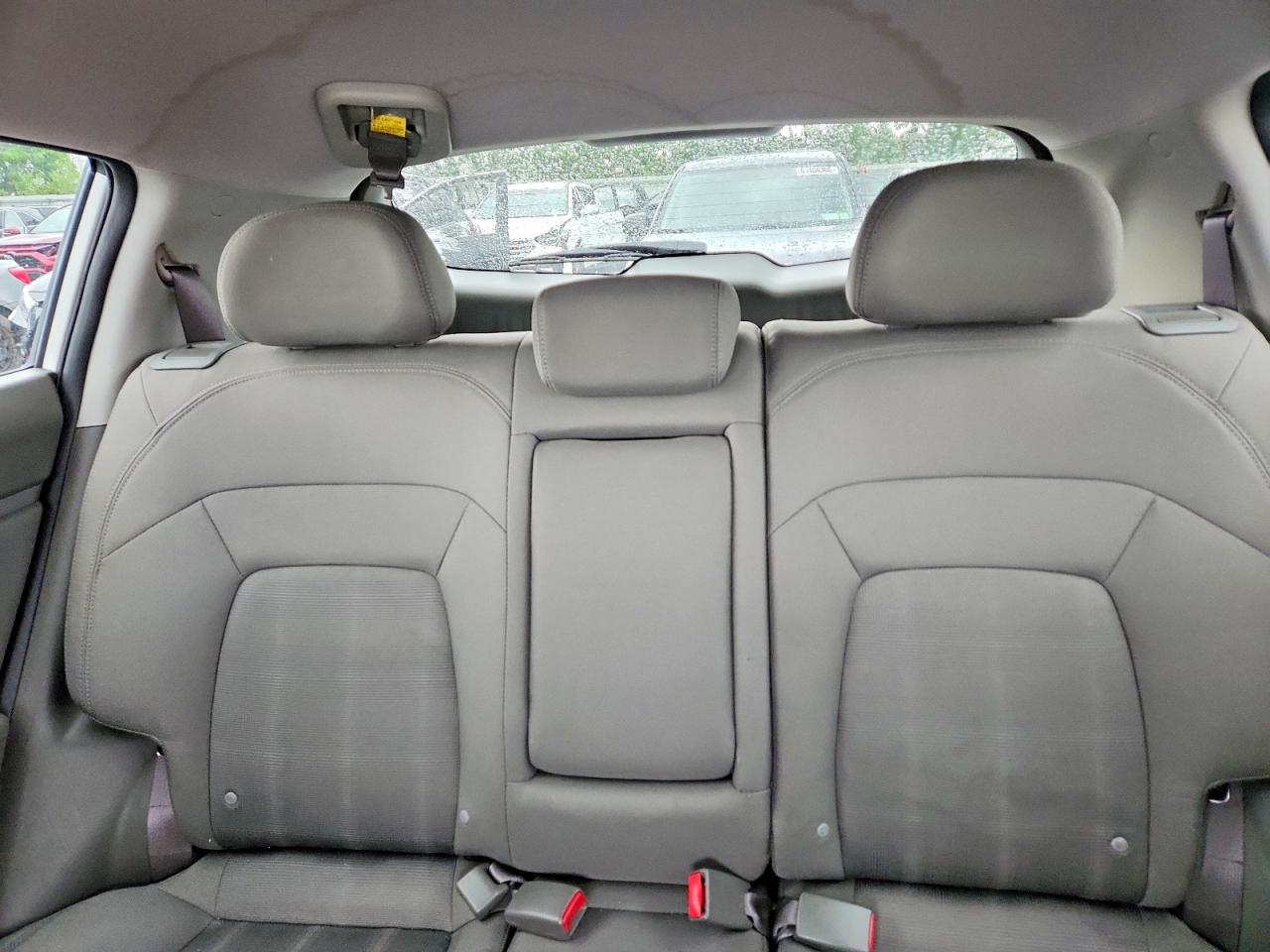 2011 Kia Sportage Lx White vin: KNDPBCA20B7015408