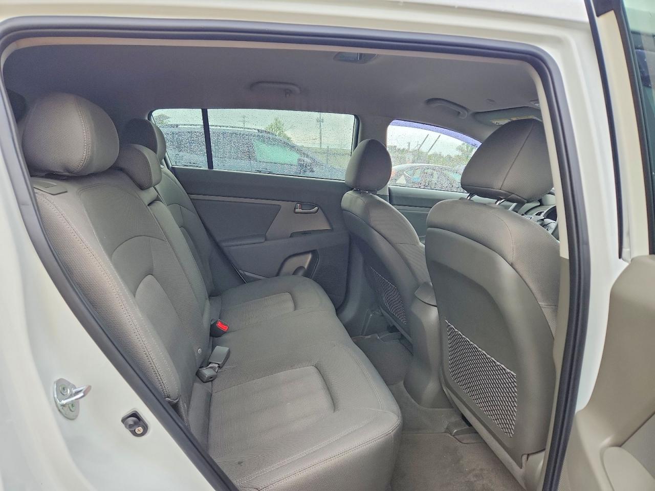 2011 Kia Sportage Lx White vin: KNDPBCA20B7015408