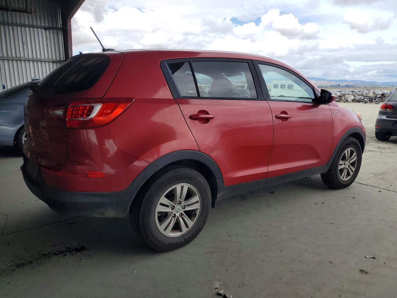 2011 Kia Sportage Lx Red vin: KNDPBCA20B7083904