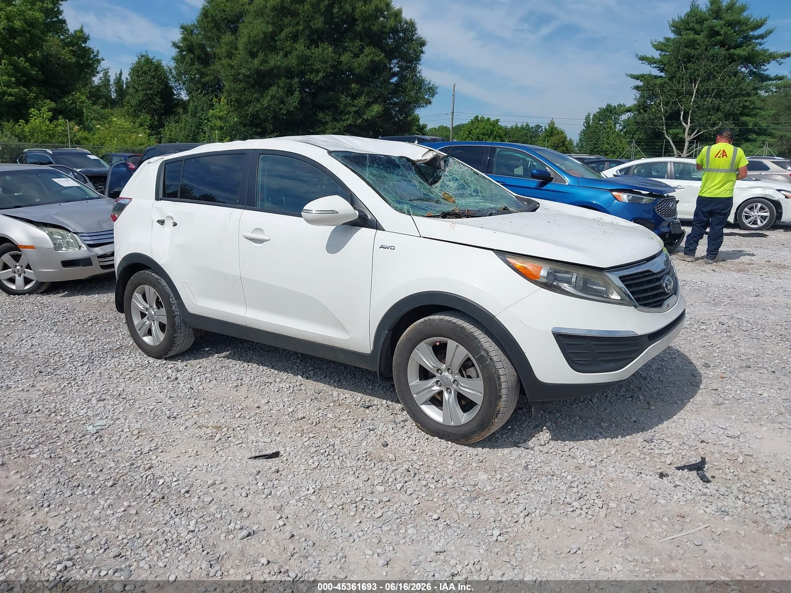 2013 Kia Sportage Lx White vin: KNDPBCA25D7405228