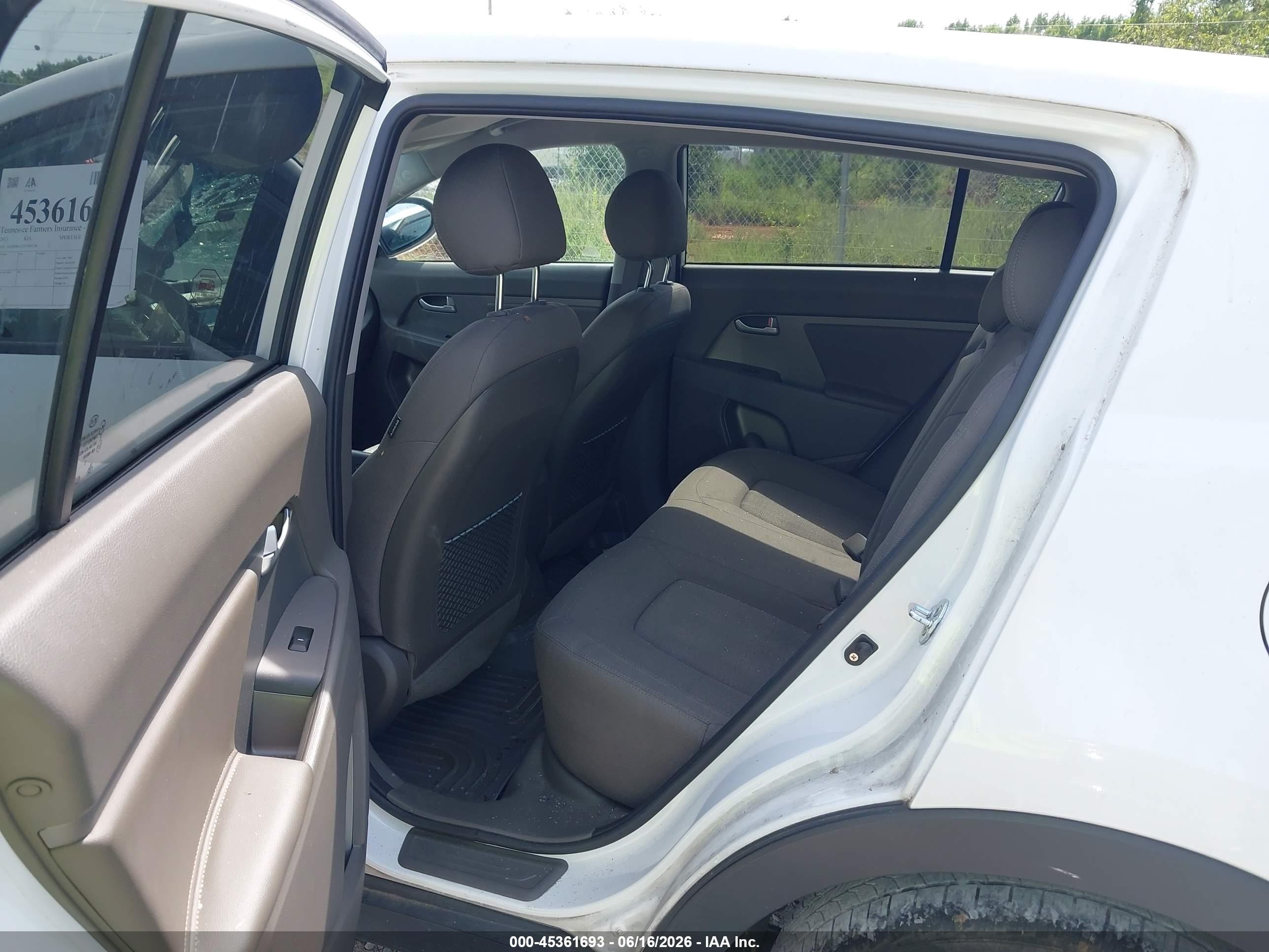 2013 Kia Sportage Lx White vin: KNDPBCA25D7405228