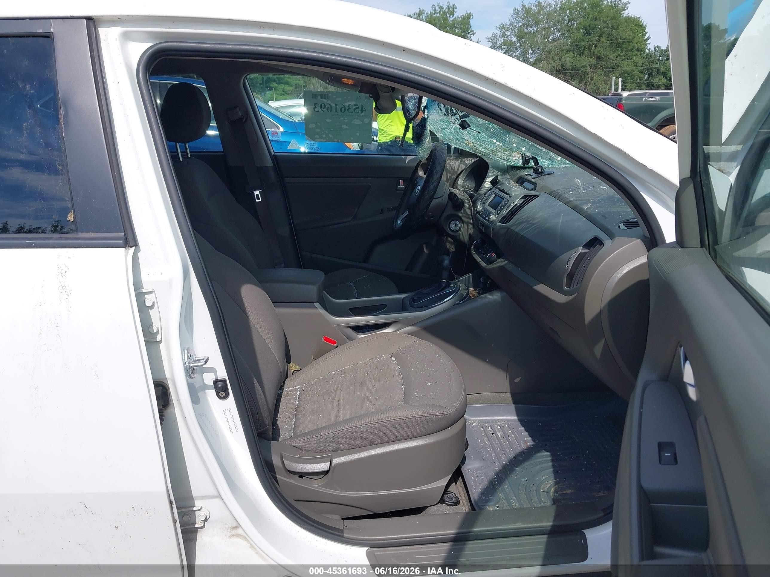 2013 Kia Sportage Lx White vin: KNDPBCA25D7405228