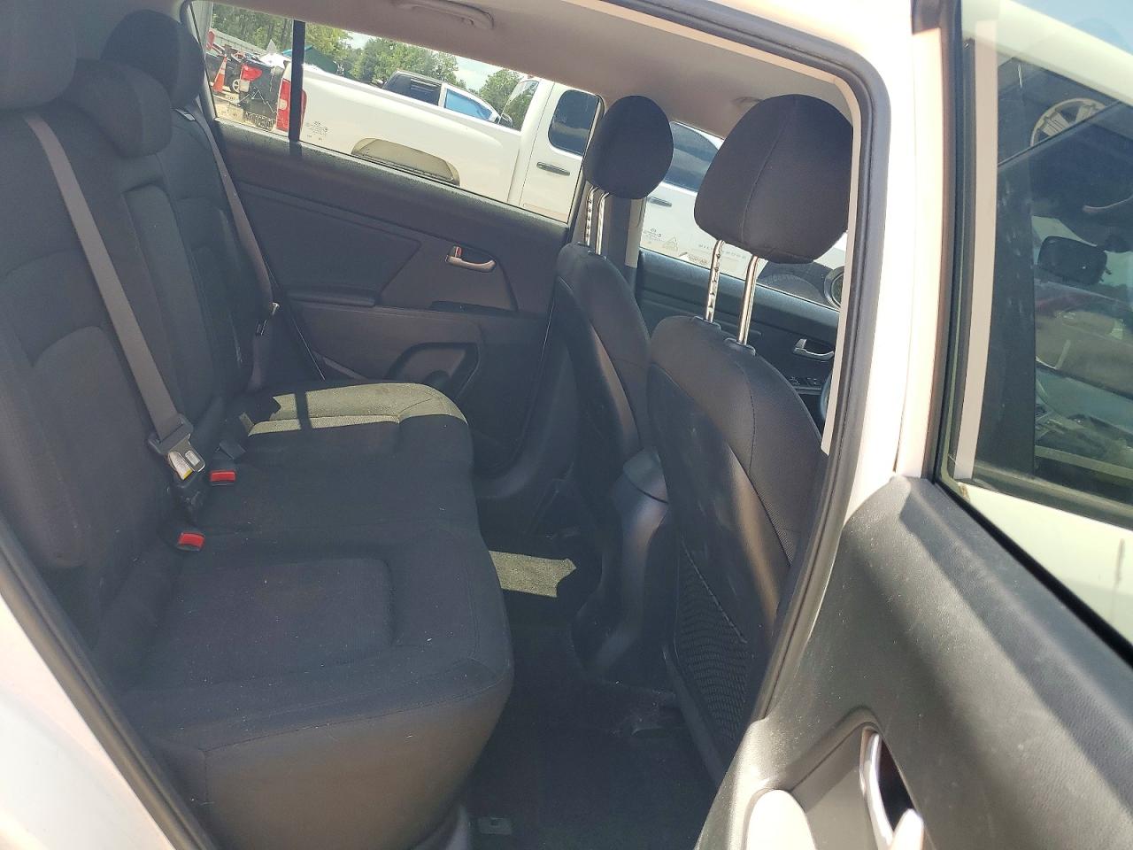 2013 Kia Sportage Lx White vin: KNDPBCA25D7543478