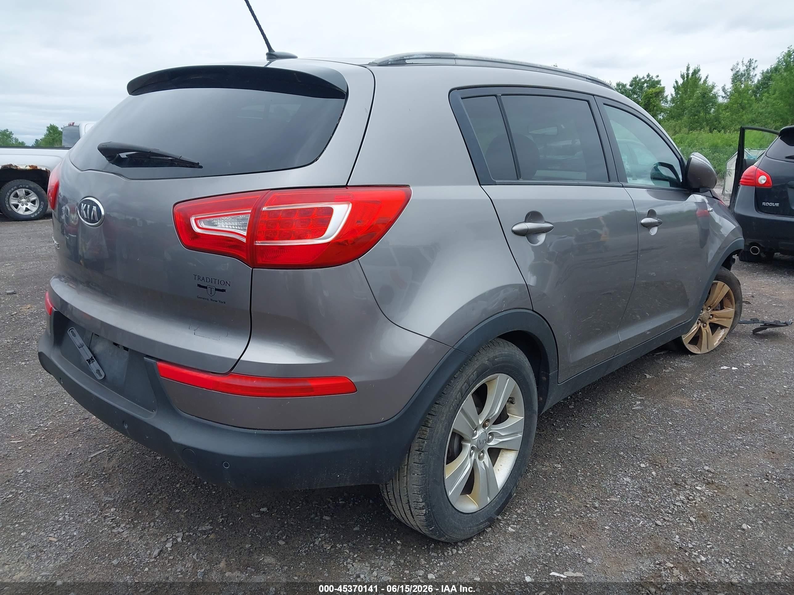 2011 Kia Sportage Lx Gray vin: KNDPBCA26B7166625