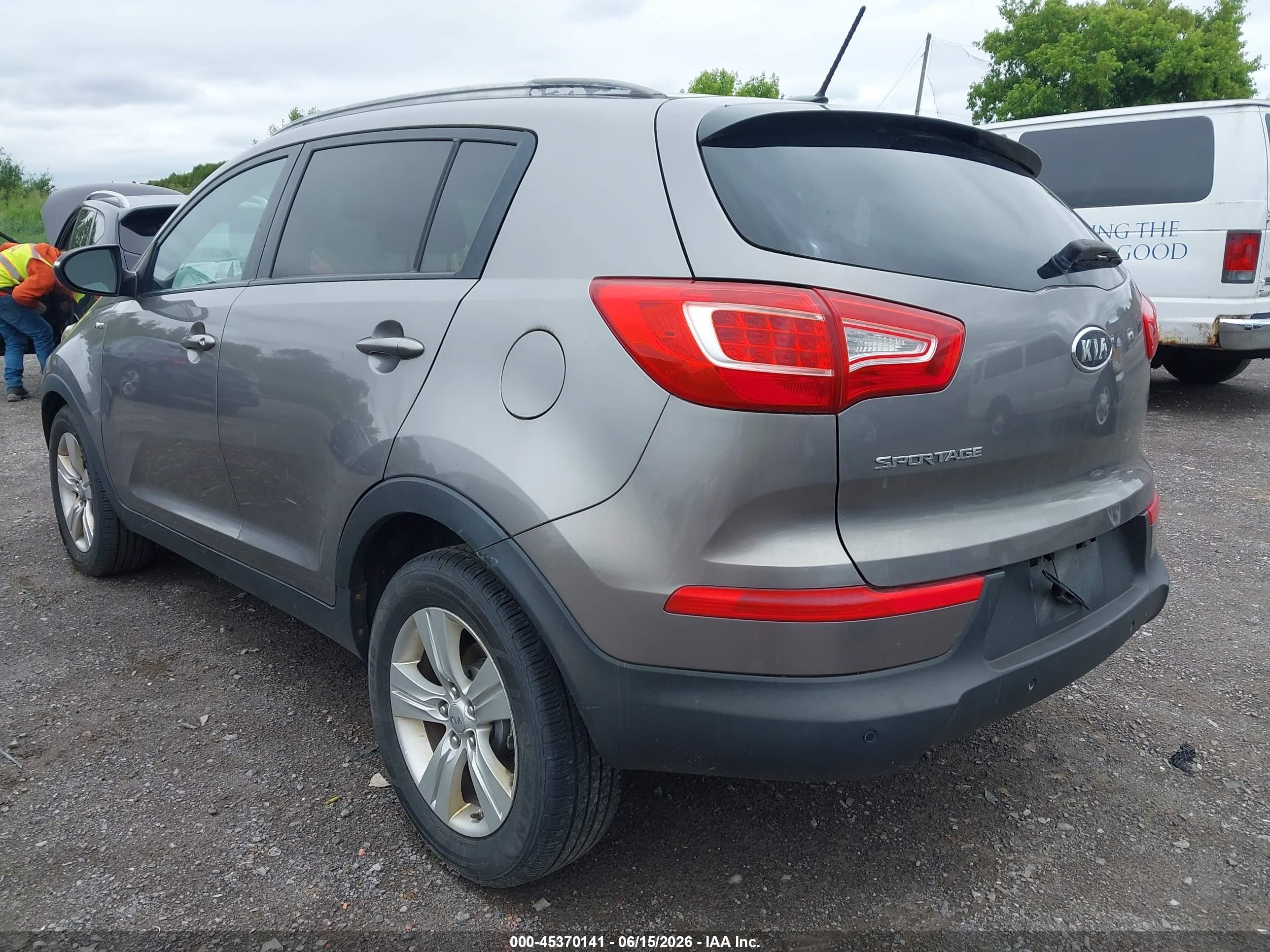 2011 Kia Sportage Lx Gray vin: KNDPBCA26B7166625