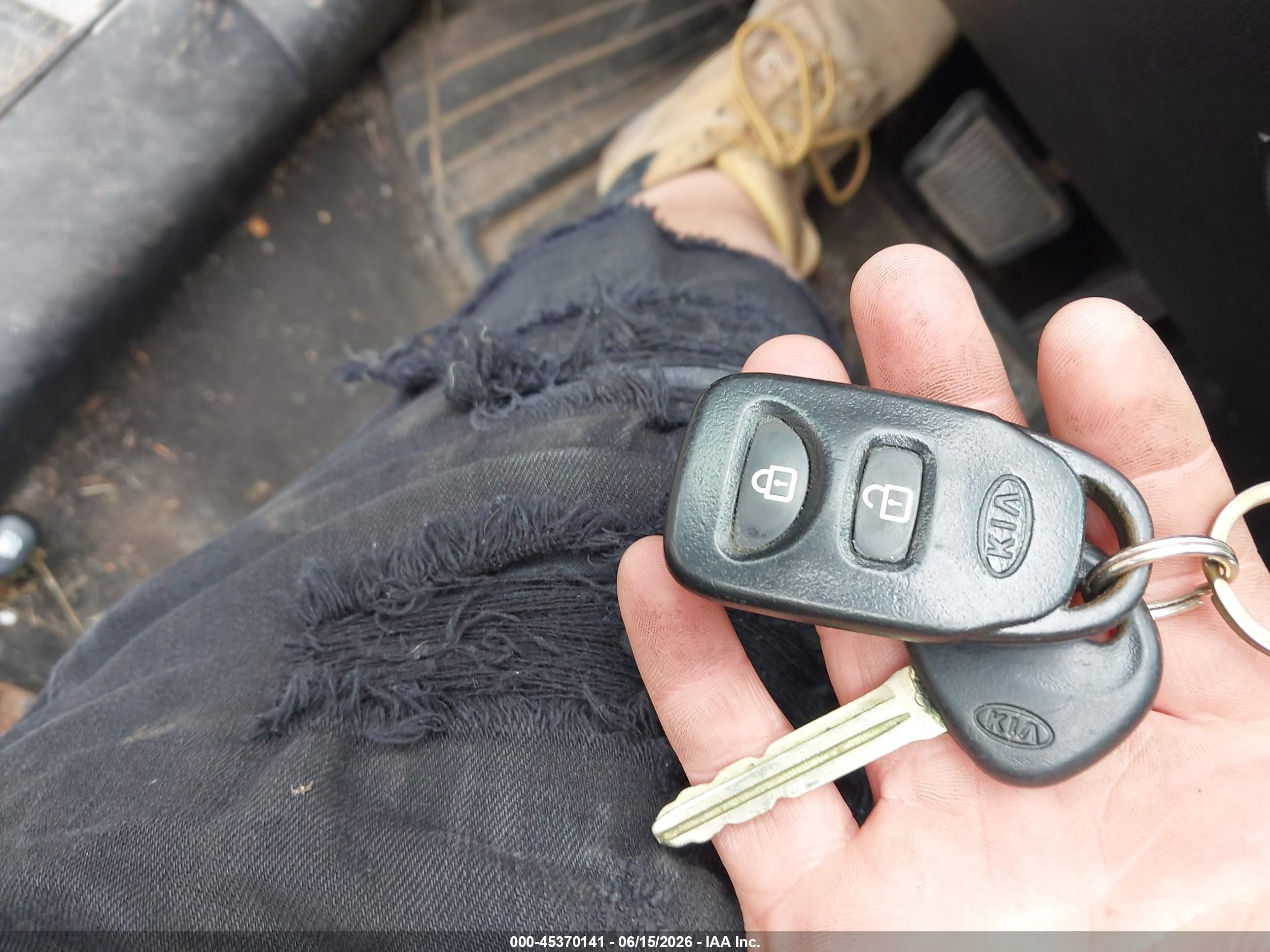2011 Kia Sportage Lx Gray vin: KNDPBCA26B7166625