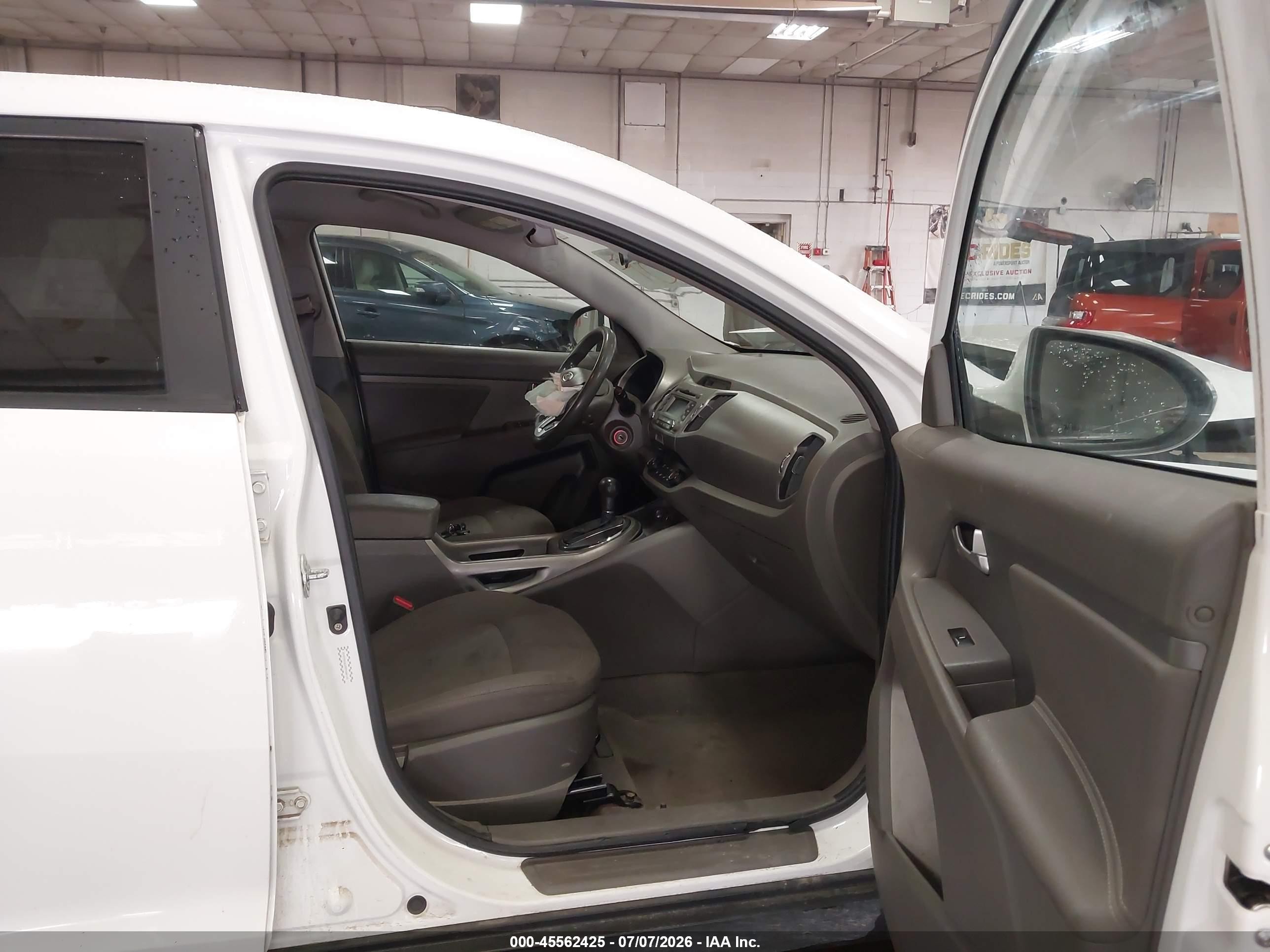 2011 Kia Sportage Lx White vin: KNDPBCA27B7098139