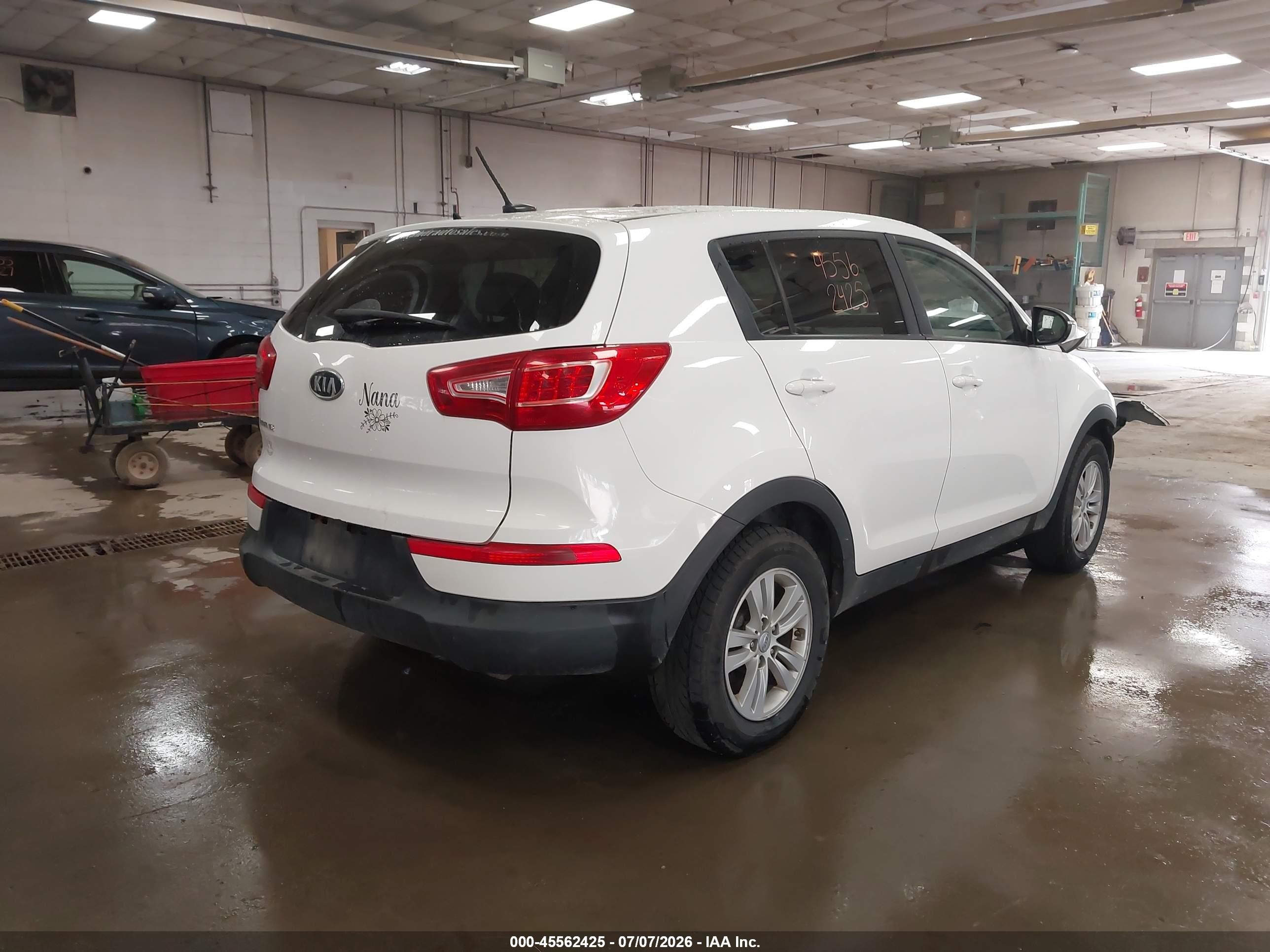 2011 Kia Sportage Lx White vin: KNDPBCA27B7098139