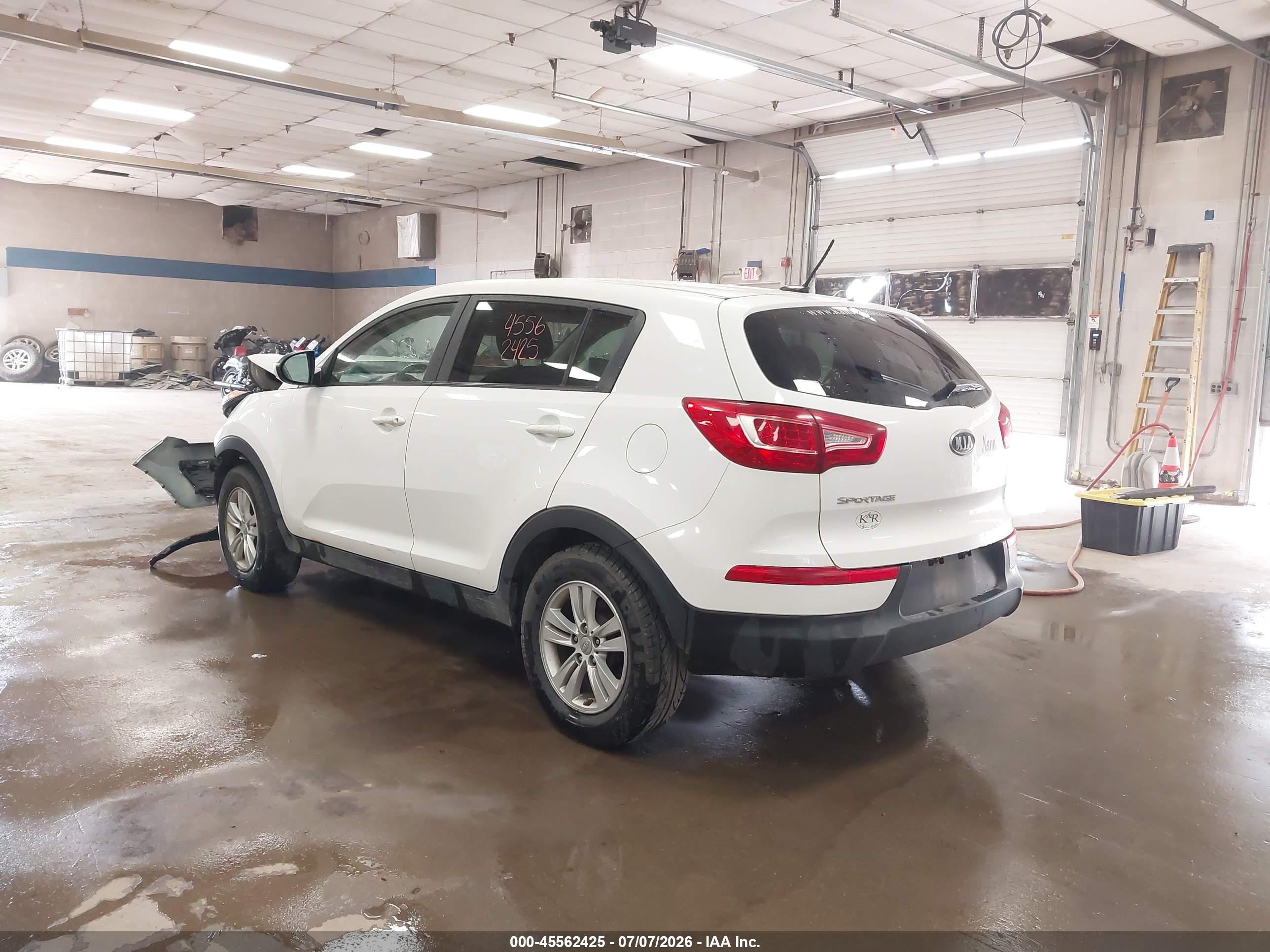 2011 Kia Sportage Lx White vin: KNDPBCA27B7098139