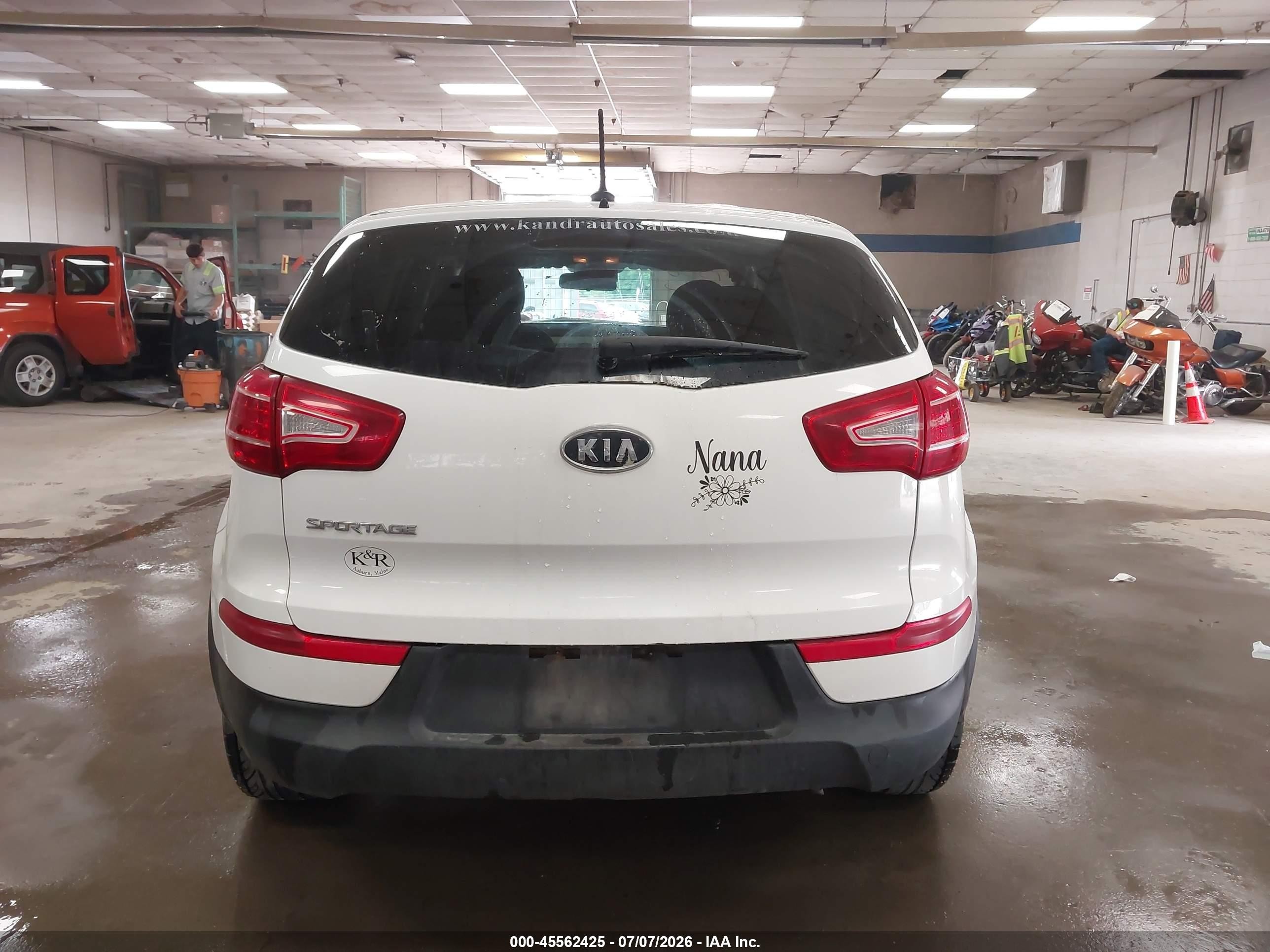 2011 Kia Sportage Lx White vin: KNDPBCA27B7098139