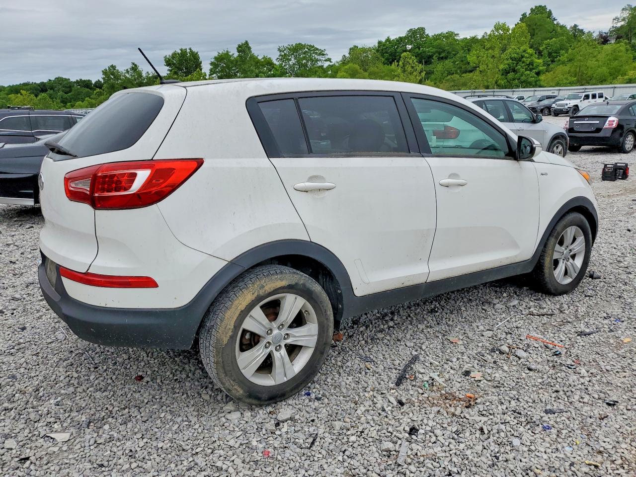 2012 Kia Sportage Lx White vin: KNDPBCA27C7201416